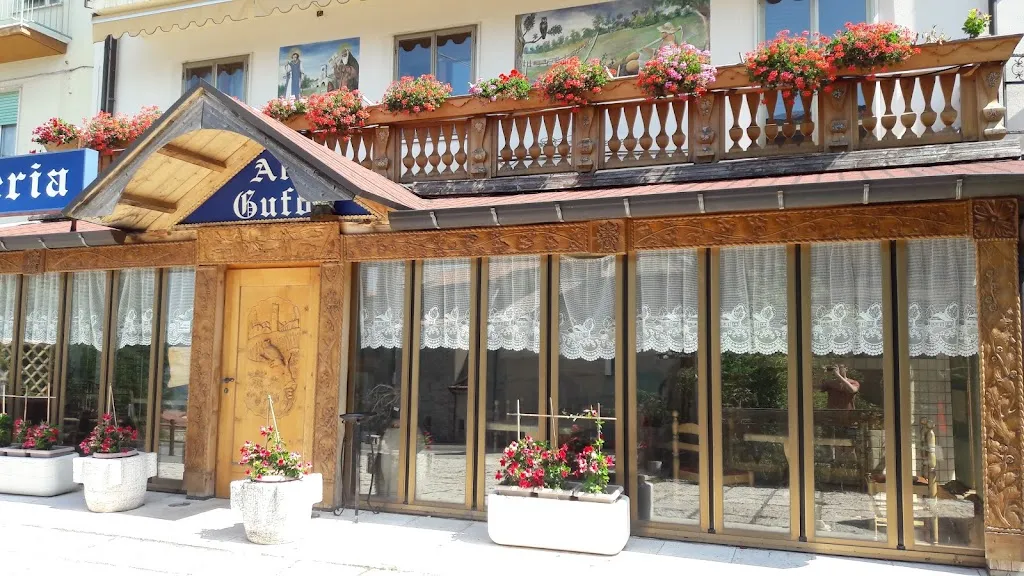 Pizzeria Al Gufo restaurant in San Mauro di Saline