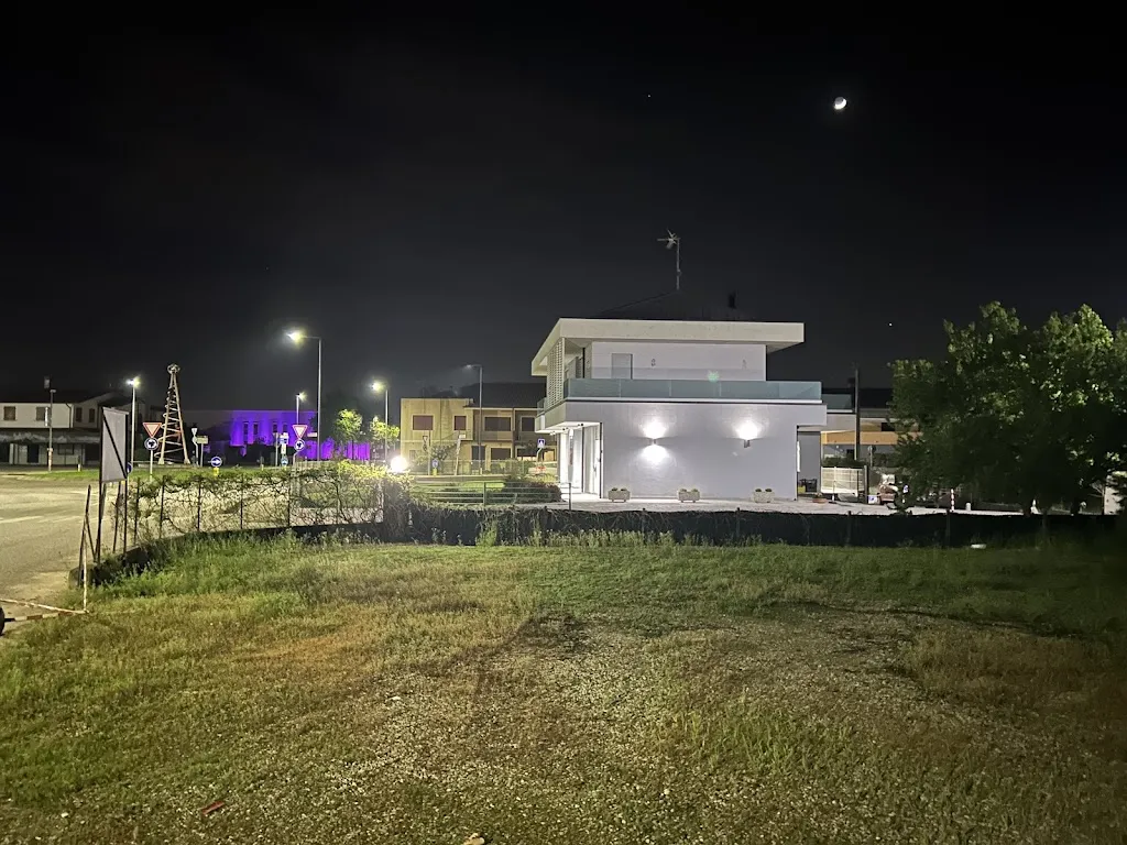 Gábor Csapó_Pizzeria d'asporto 