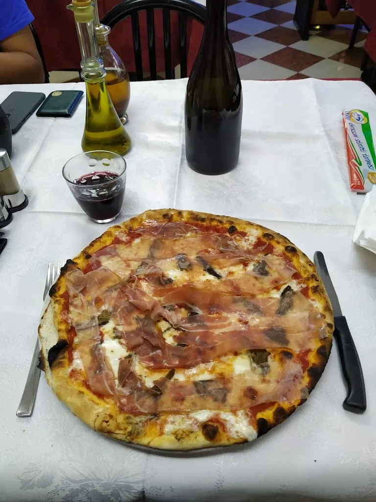 Szabolcs Kun_Pizzeria Mezzaluna_San Martino di Lupari_review