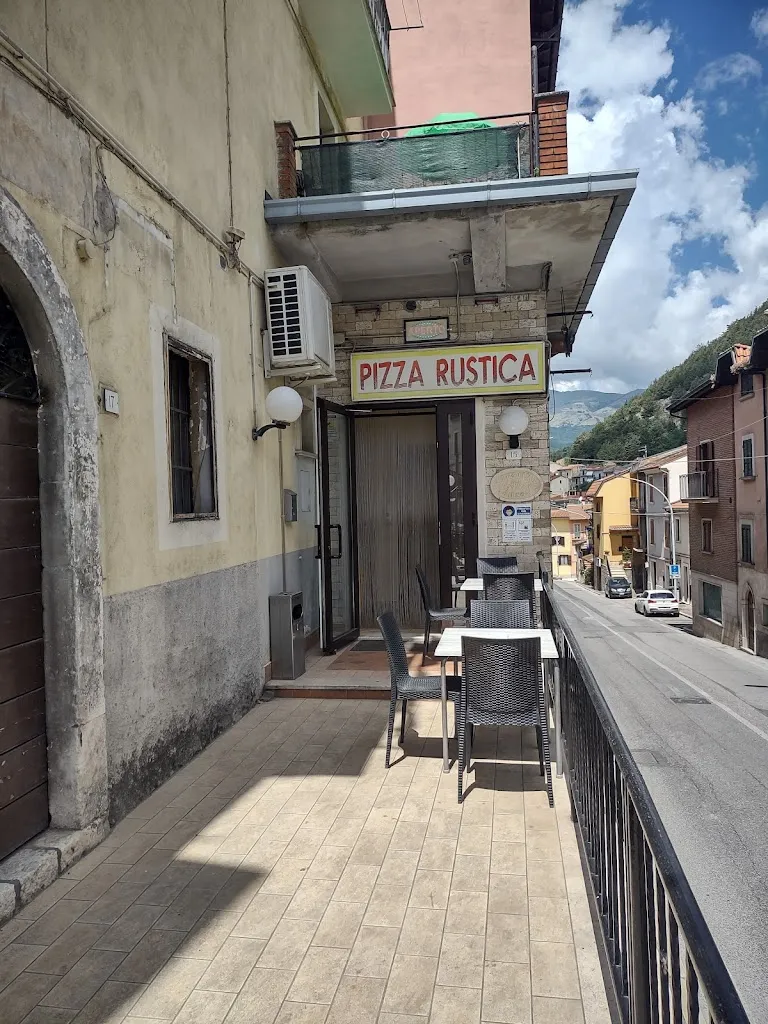 Pecorabianca Pizzeria Rustica restaurant in Celano