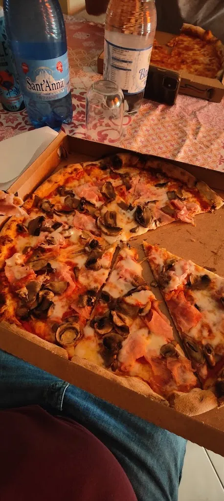 Sergio de Eccher_Pizzeria Cartoons - Santa Giustina In Colle_Santa Giustina in Colle_review