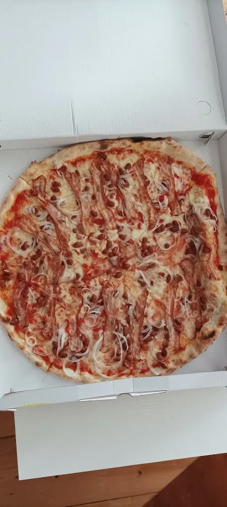 Wojtek Pawelski_Voglia di Pizza_Santa Giustina_review