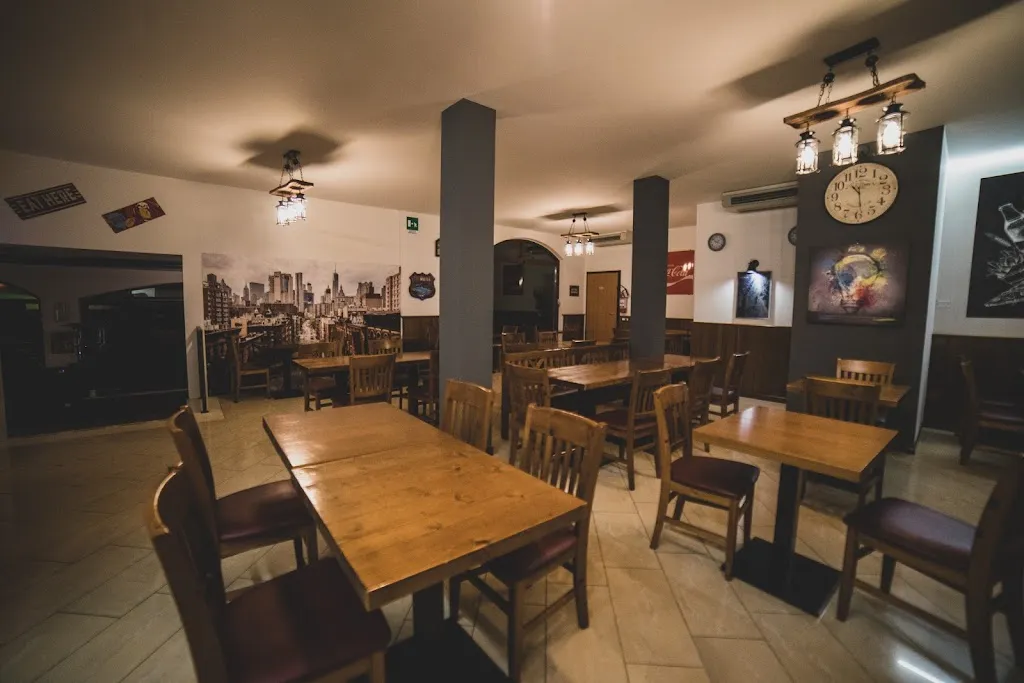 On The Road Santorso restaurant in Santorso