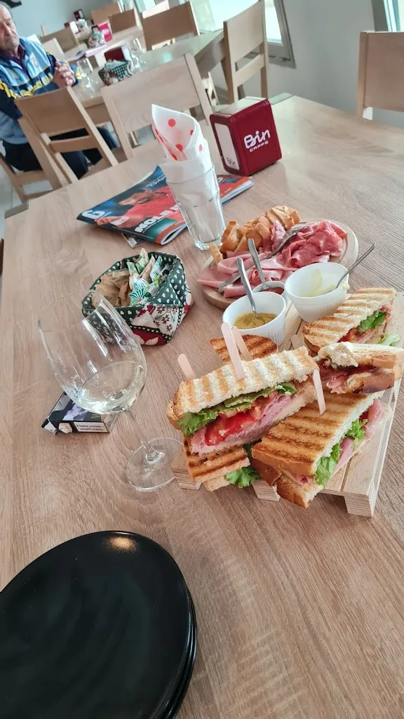 Ombre Rosse Bar Caffetteria restaurant in Sernaglia della Battaglia