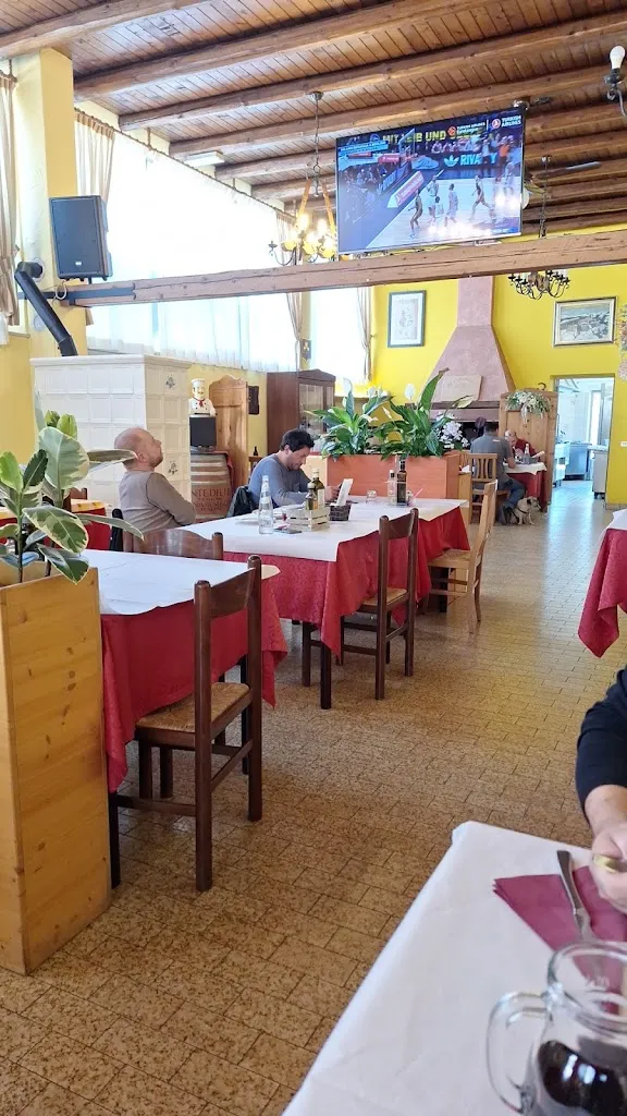 Al Capannone restaurant in Sedico