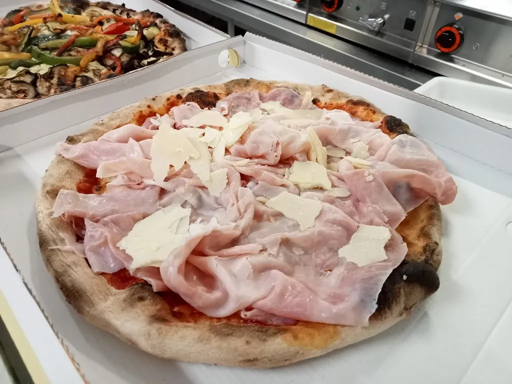 Pizzeria Ragnetto Hanburgeria Stienta_Stienta_slider_image_3