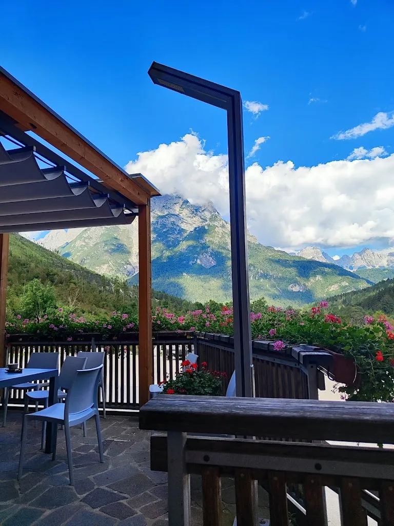 Baita le Peschiere restaurant in Taibon Agordino