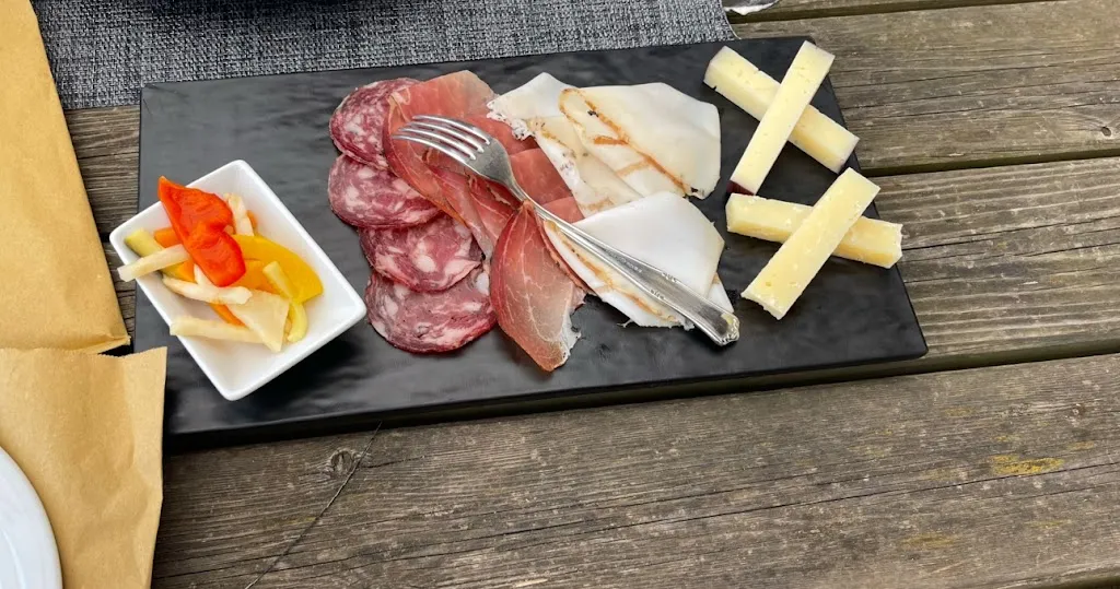 Capanna Genziana Cansiglio_Tambre_slider_image_3