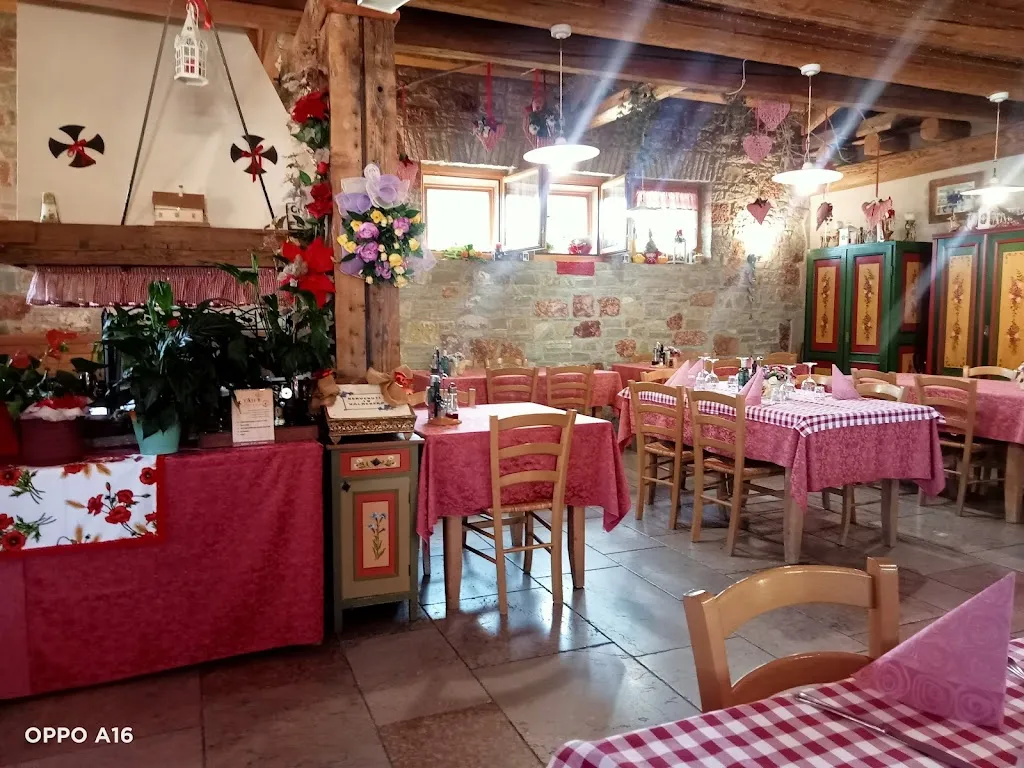 Malga Valmenera restaurant in Tambre