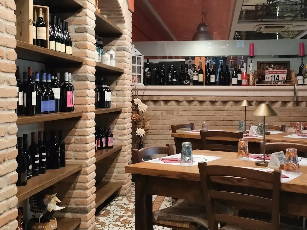 Enobraceria il Gallo Nero restaurant in Taglio di Po