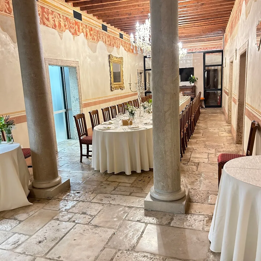 Palazzo Mediatori restaurant in Tombolo