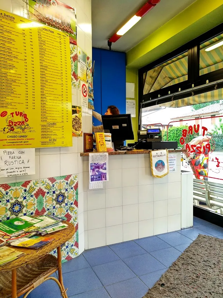 Turbo Pizza restaurant in Tombolo