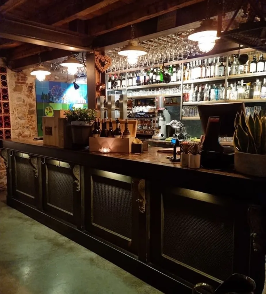 Hotel Ristorante Enoteca Osteria dal Menga restaurant in Torrebelvicino