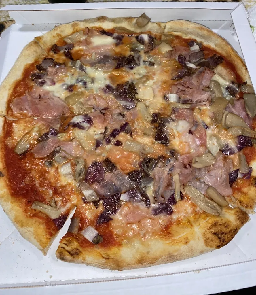 Anna Votti_Passione Pizza_Trecenta_review