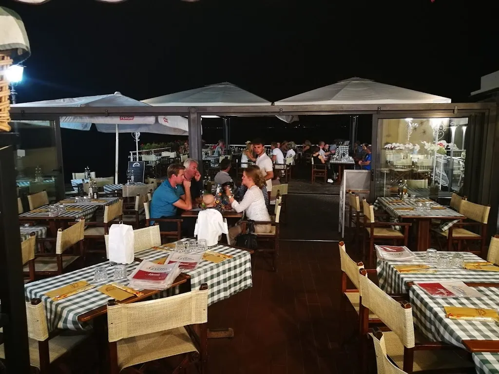 Ristorante Pizzeria alla Grotta restaurant in Torri del Benaco