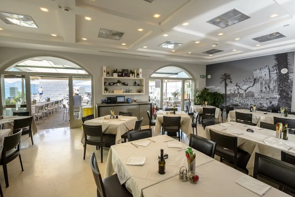 Ristorante Pizzeria del Porto restaurant in Torri del Benaco