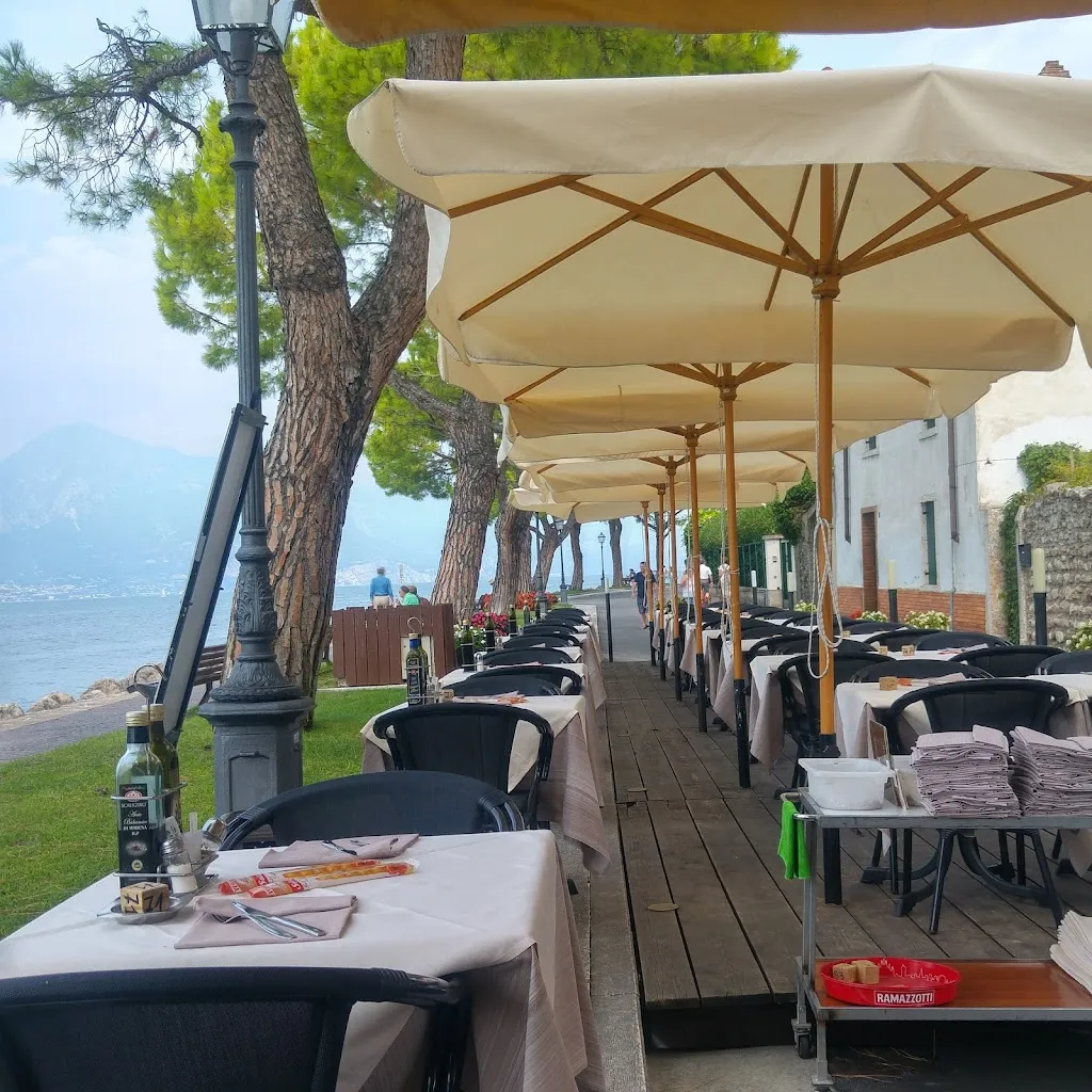 Ristorante Pizzeria Paradiso restaurant in Torri del Benaco