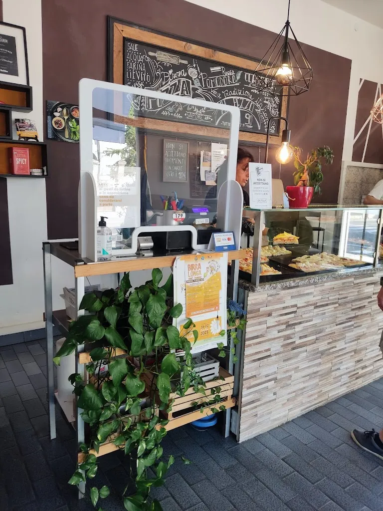 DA PizzA restaurant in Trevenzuolo