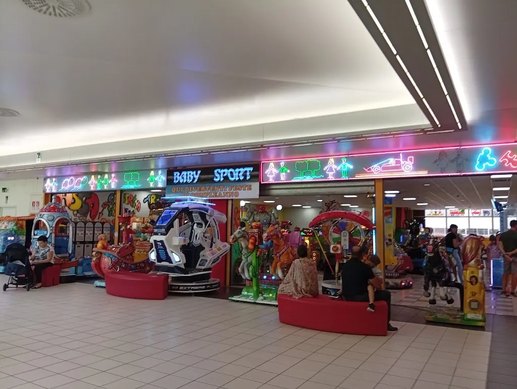 Le Piramidi Shopping District_Torri di Quartesolo_slider_image_1