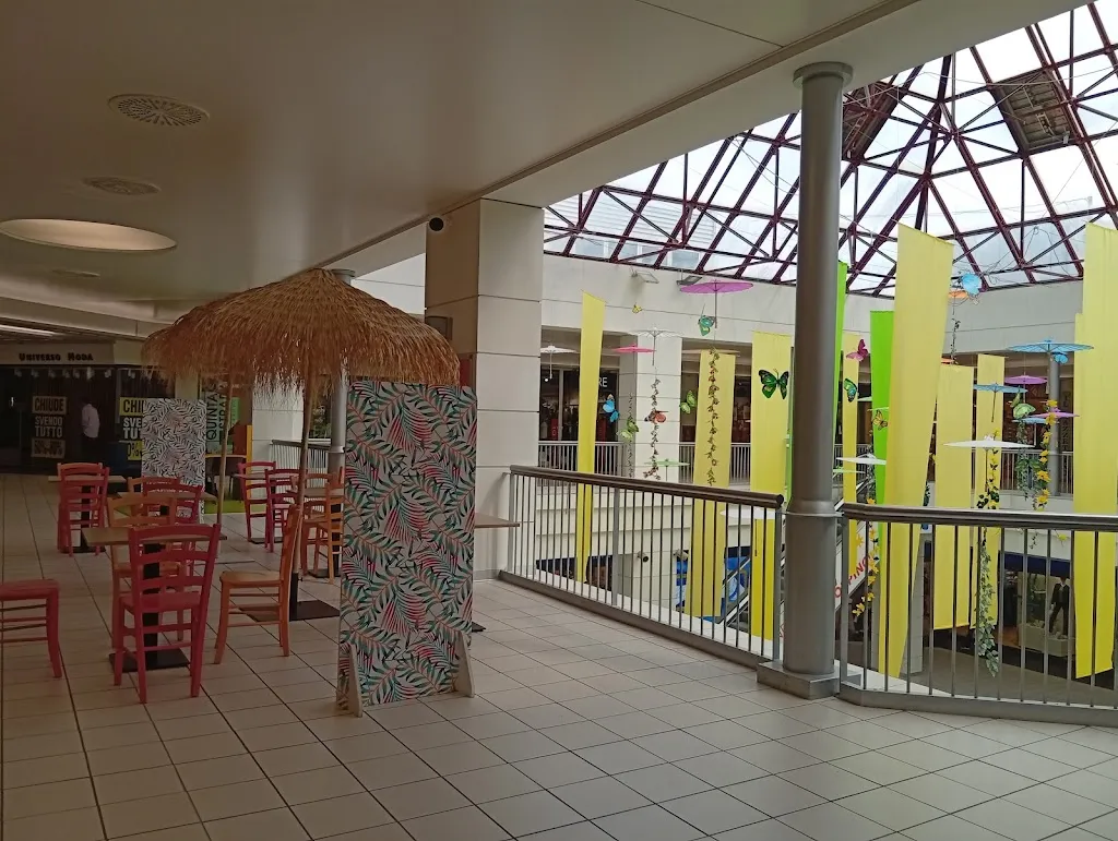 Le Piramidi Shopping District_Torri di Quartesolo_slider_image_3