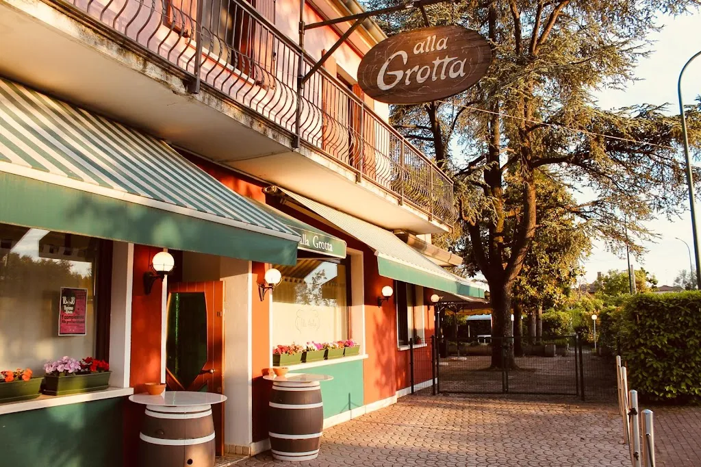 Alla Grotta Risto-Pub_Trivignano_slider_image_1