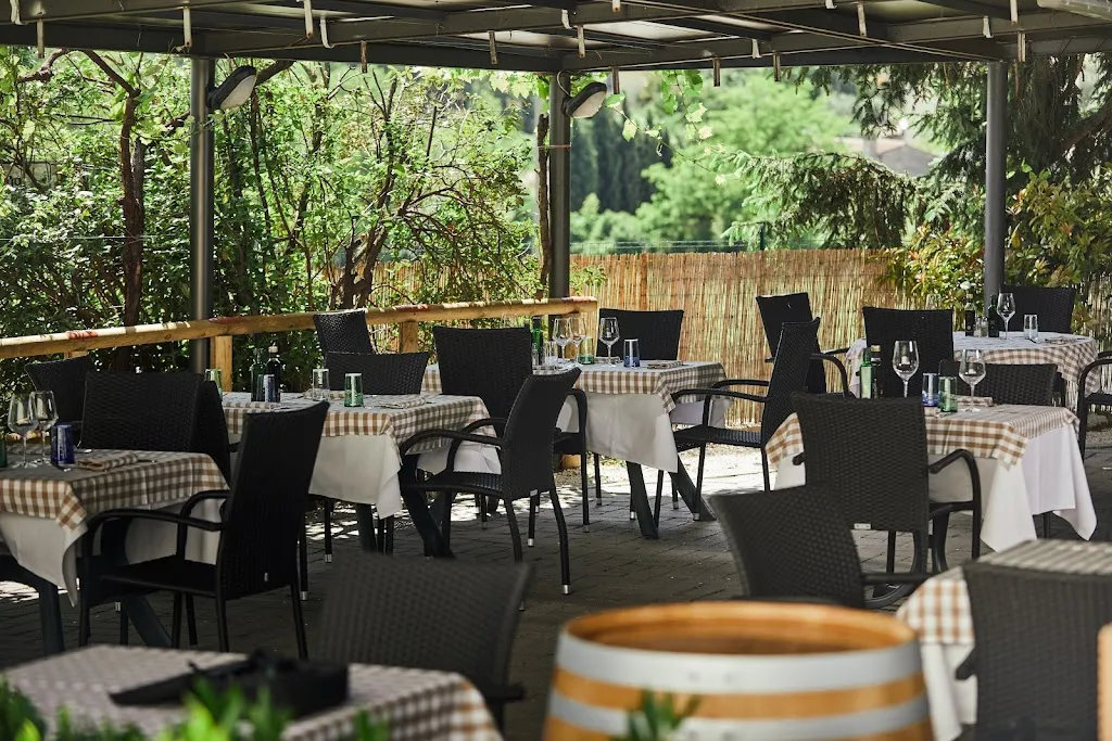 Antica Osteria Paverno restaurant in Valgatara