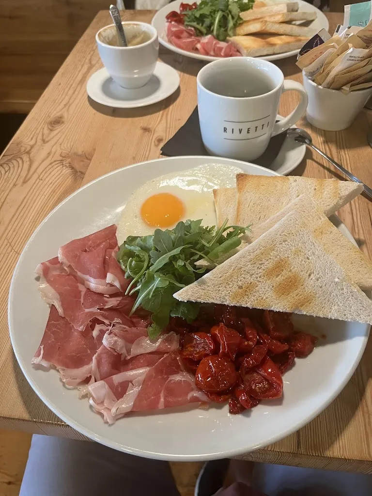 Lev Lukashev_Rivetti Cafè_Valdagno_review