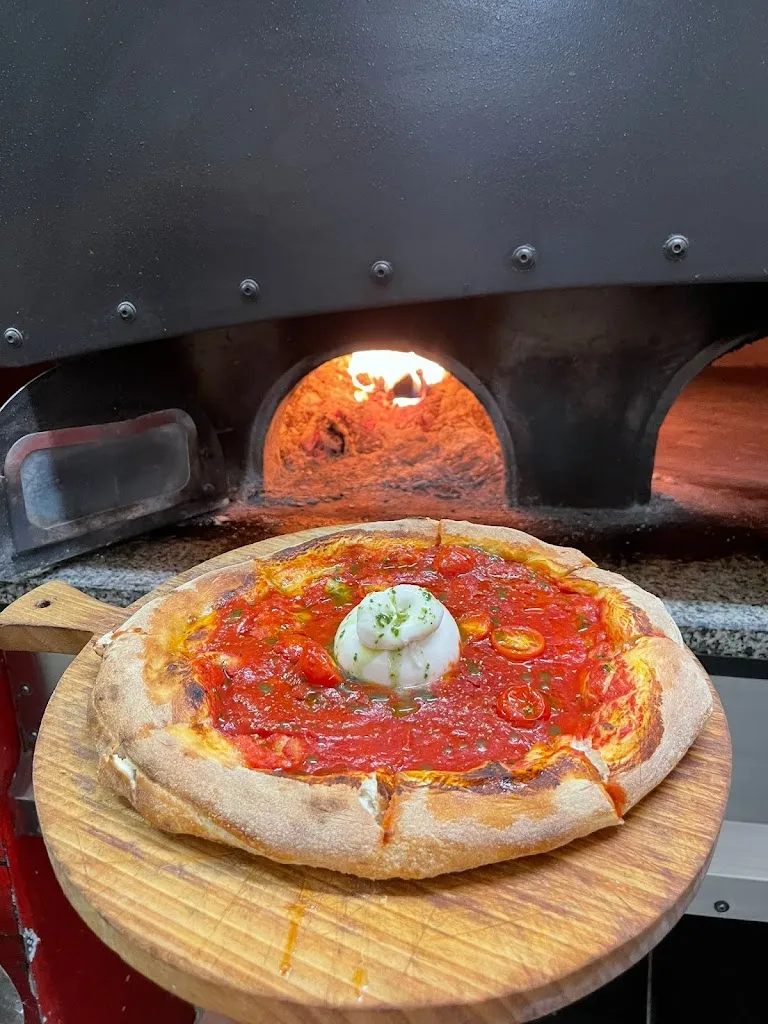 Pizzeria la bufala restaurant in Vazzola