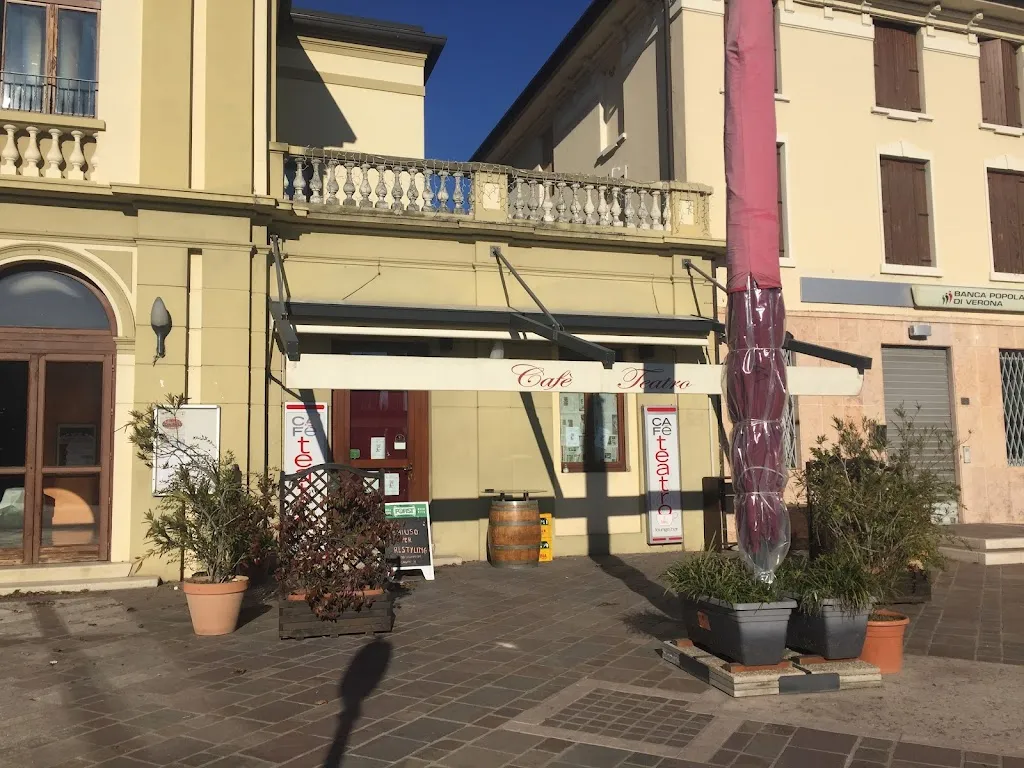 Giulio C._Cafe' Teatro Wine Bar_Villa Bartolomea_recensione