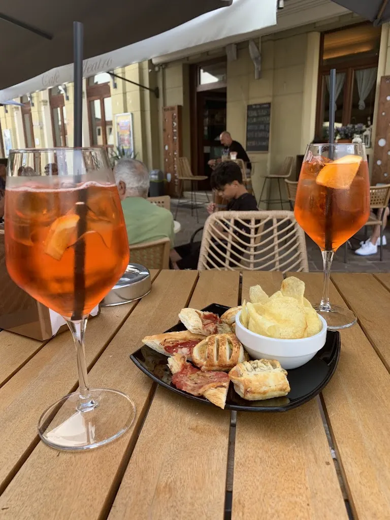 Cafe' Teatro Wine Bar_Villa Bartolomea_slider_image_2