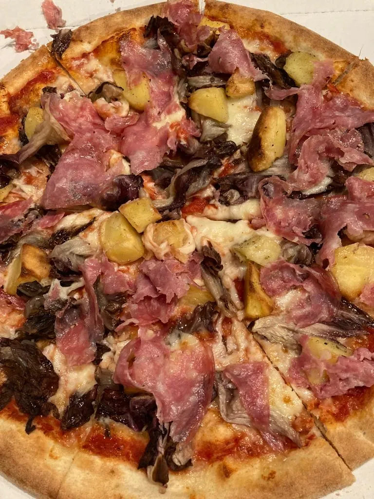 Ana Maria Blindu_Pizzeria da Luca_Villa Estense_review