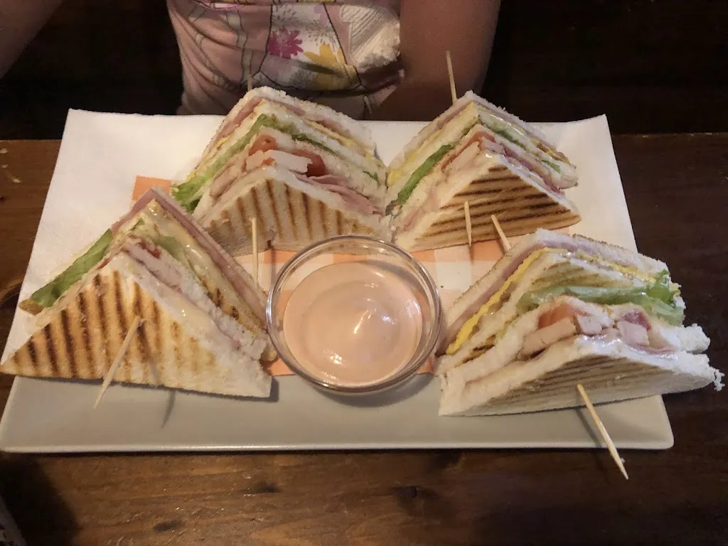 Debora Nicoletto_Seven Pub_Villatora_review