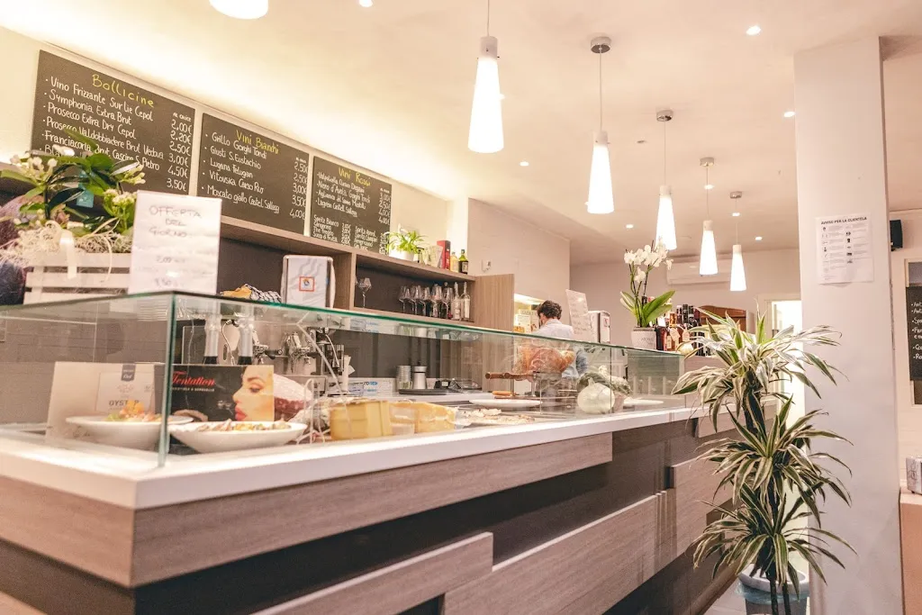 Condividere Osteria_Zero Branco_slider_image_1