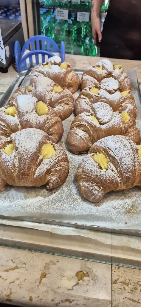 Alberto Petrucci_Mc Master cornetteria panetteria pizzeria_Rodi Garganico_review