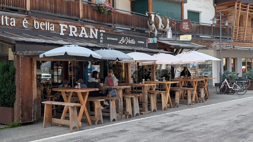 Pizzeria Ristorante Bar La Vedla restaurant in San Cassiano