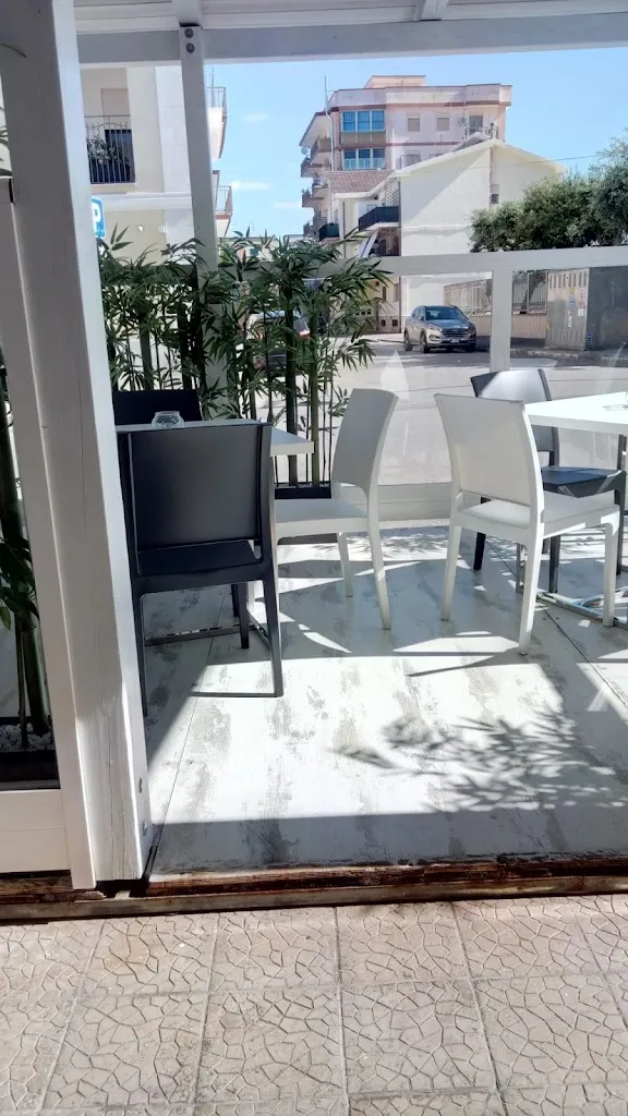 Beatrice Daddato_White Cafè_Sammichele di Bari_review