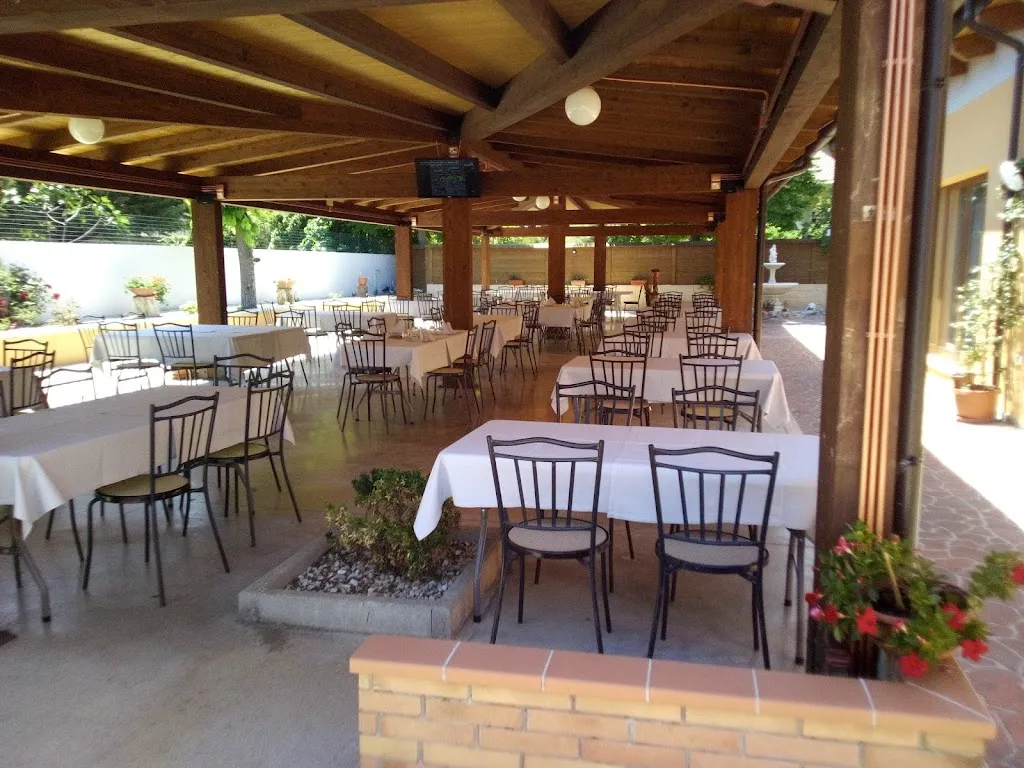 Ristorante Pizzeria La Fontana_Cepagatti_slider_image_1