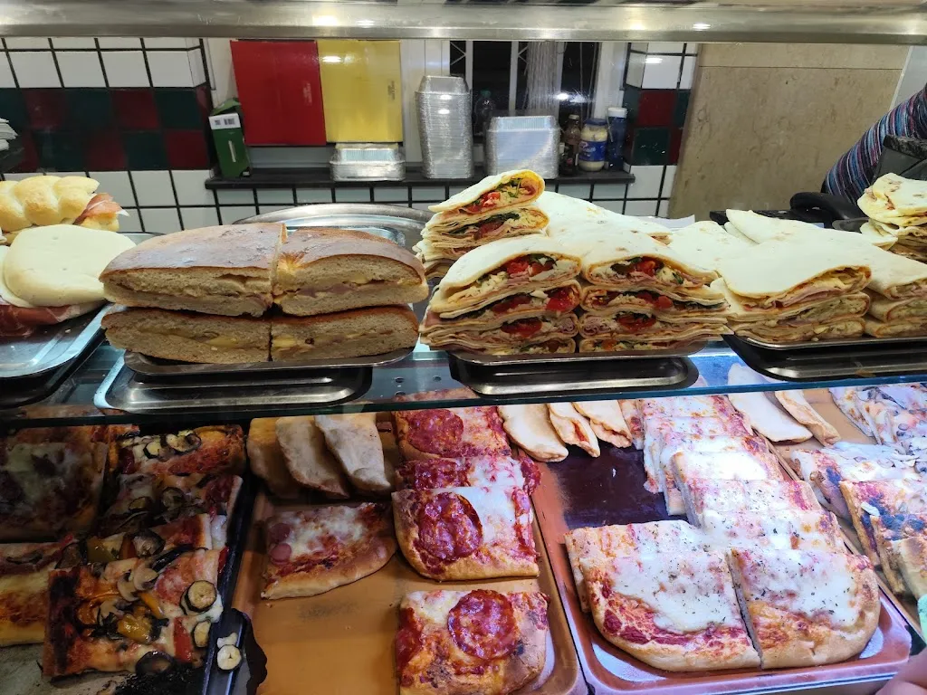 Pizzeria La Pineta Di Di Domenico Salvatore restaurant in Ruvo di Puglia