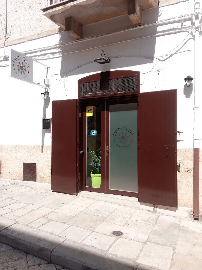 Pizzeria President pizza & panzerotti restaurant in Ruvo di Puglia