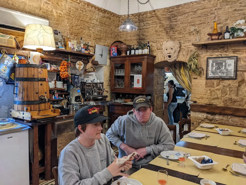 Doug DeVries_Pomponio Ancient Tavern Restaurant_Ruvo di Puglia_review