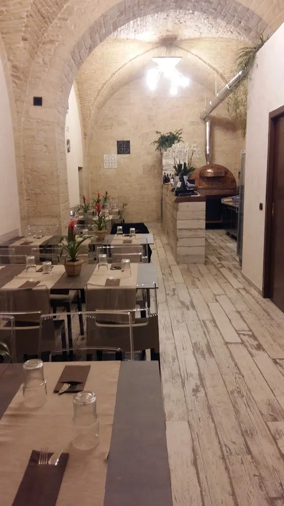 Pizzeria antipasteria La tana della volpe restaurant in Ruvo di Puglia