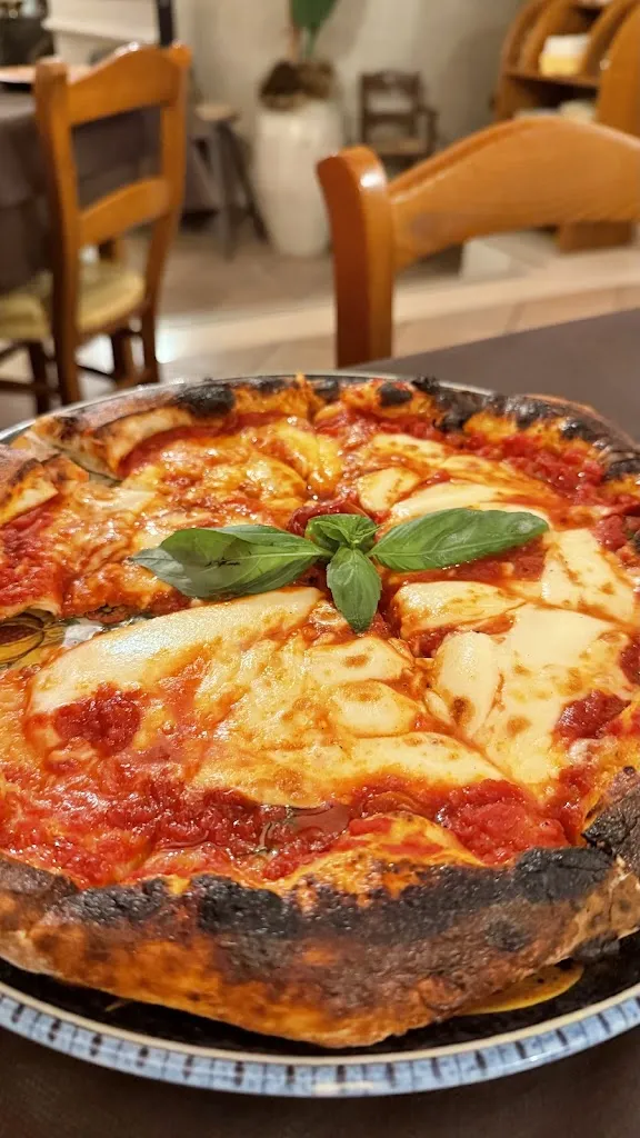 Julia Wojkiewicz_Taverna dei Pirgiani_San Giovanni Rotondo_review