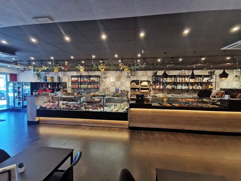 Trem Salumeria Alcolica_San Giovanni Rotondo_slider_image_3