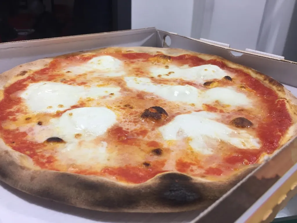 Pizzeria Piazza Regina Margherita di Pascarito Vincenzo_San Pietro Vernotico_slider_image_2