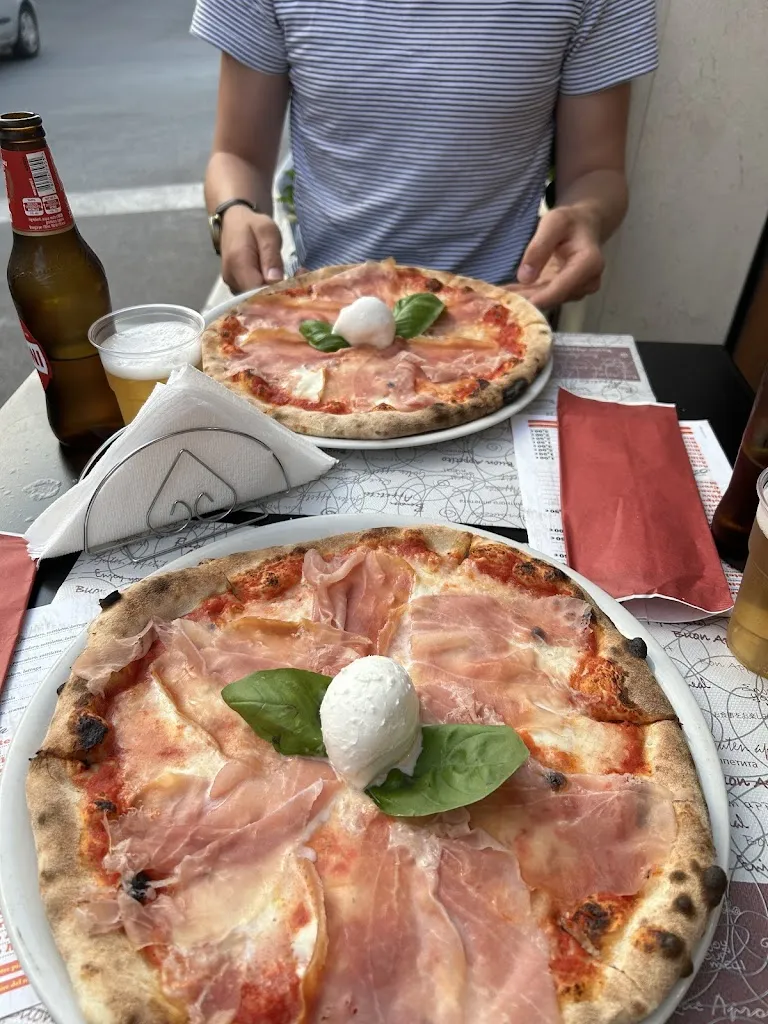 Philippa Hood_Pizzeria rosticceria pucceria da Capone_San Vito dei Normanni_review
