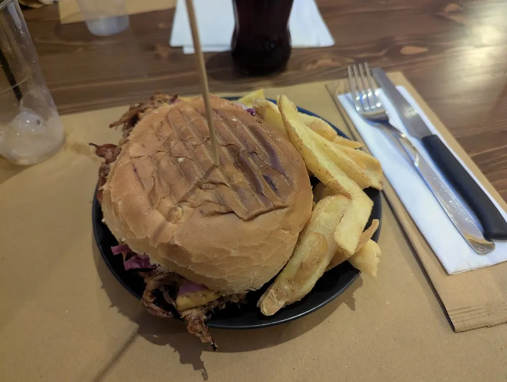 Andrea Monticelli_Saloon pub_San Vito dei Normanni_recensione