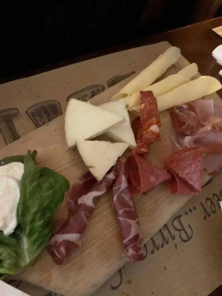 Giuliano Agostinelli_Saloon pub_San Vito dei Normanni_recensione