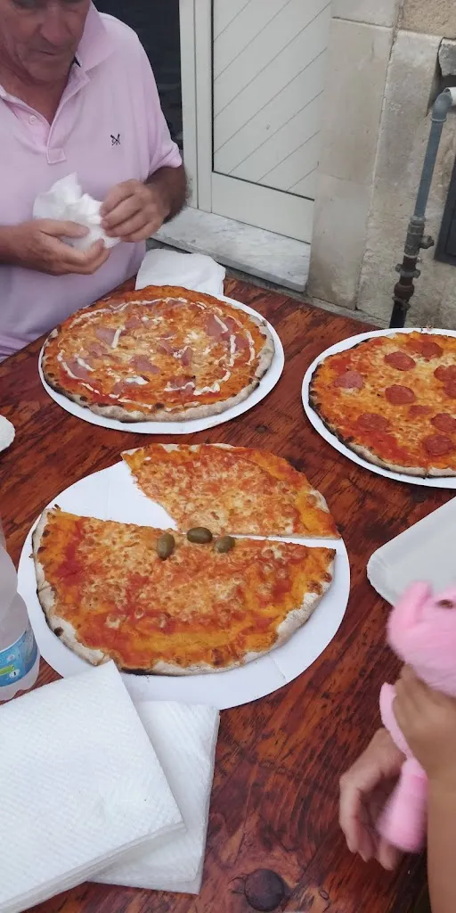 Chris Austin_Pizzeria Vigna Curte di Pellegrino Barbara_Scorrano_review