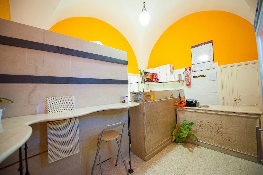 Pizzeria Li Curti restaurant in Scorrano