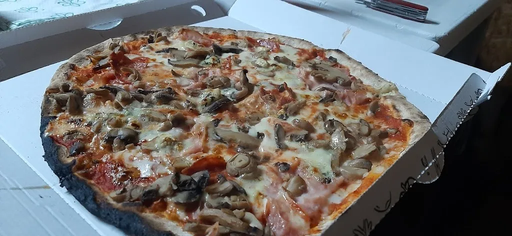 L'Angolo Della Pizza restaurant in Seclì